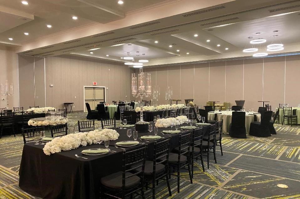 Holiday Inn Willowbrook Houston Nw Сайпръс Екстериор снимка
